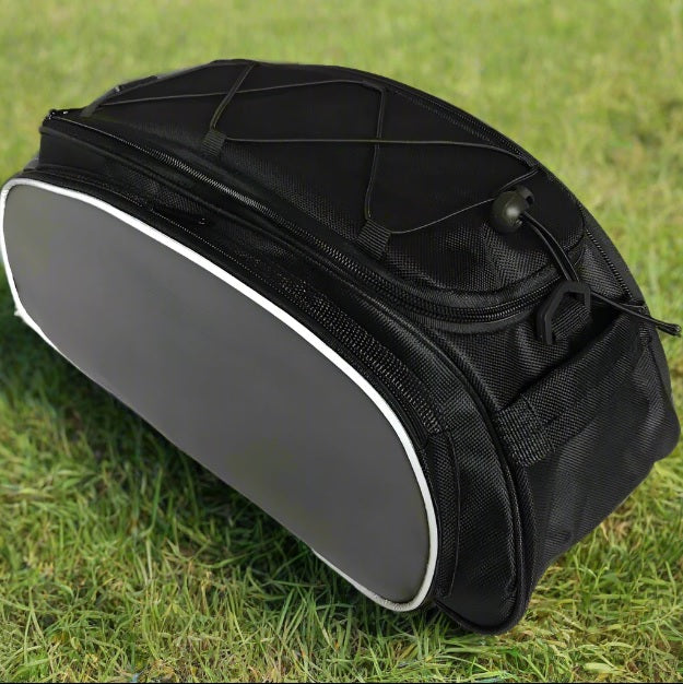 sacoche porte bagage velo grande capacite sur gazon