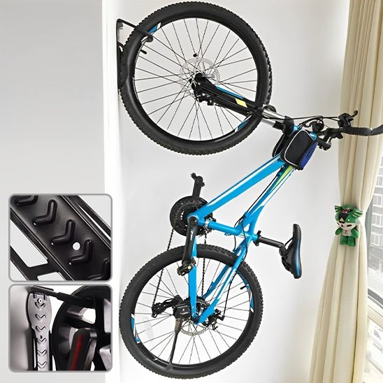 velo bleu accrocher au mur par support velo robuste en metal noir et guide d alignement