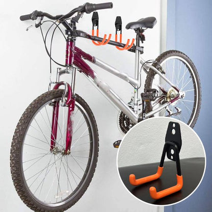 bicyclette blanche violet suspendu interieur par support velo mural