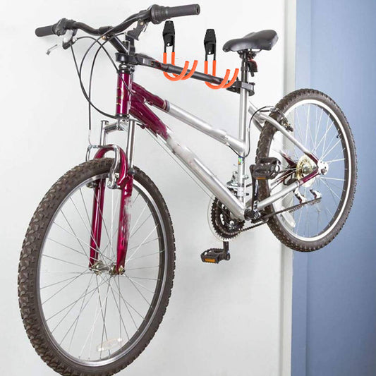 bicyclette_blanche_violet_suspendu_interieur_par_support_velo_mural robuste