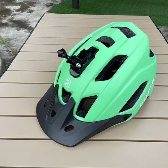 Casque velo route avec support caméra