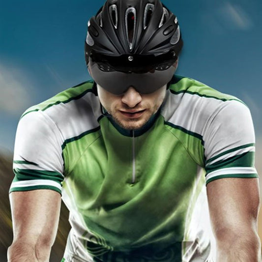 Cycliste de face avec asque velo visiere 