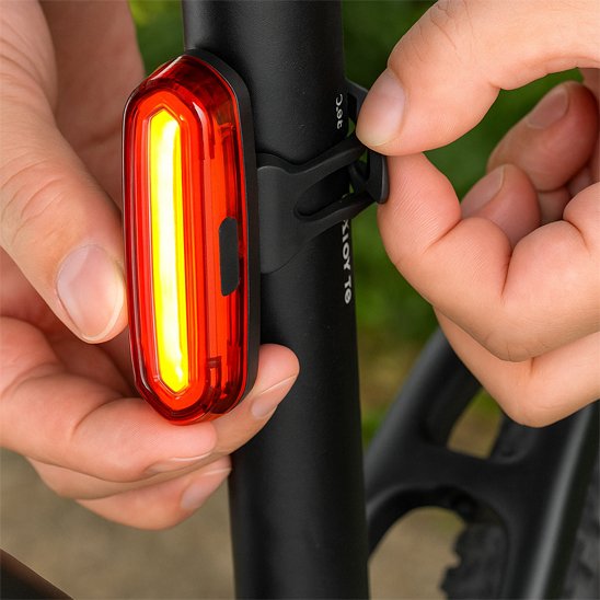 eclairage pour velo rouge facile d'installation