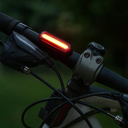 eclairage pour velo rouge sur guidon