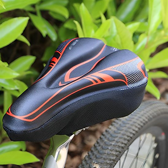 Housse de selle rouge et noire