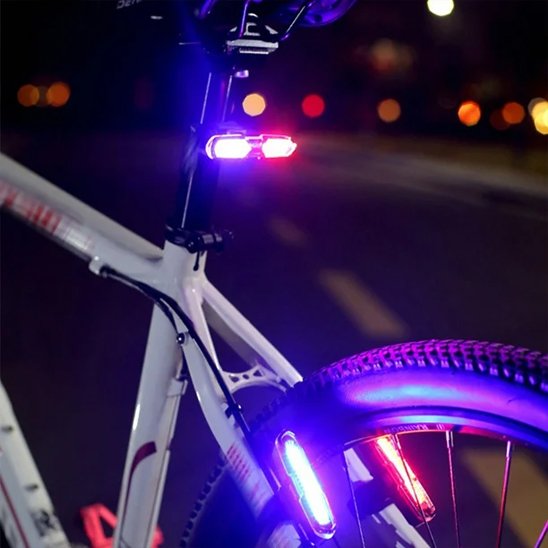 Lumiere velo rouge et bleu sur haubans vélo
