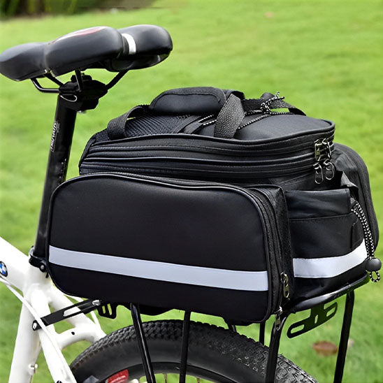 sacoche porte bagage velo sur arriere velo sur terrain golf