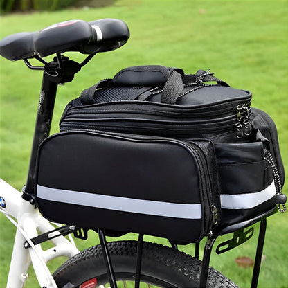sacoche porte bagage velo sur arriere velo sur terrain golf