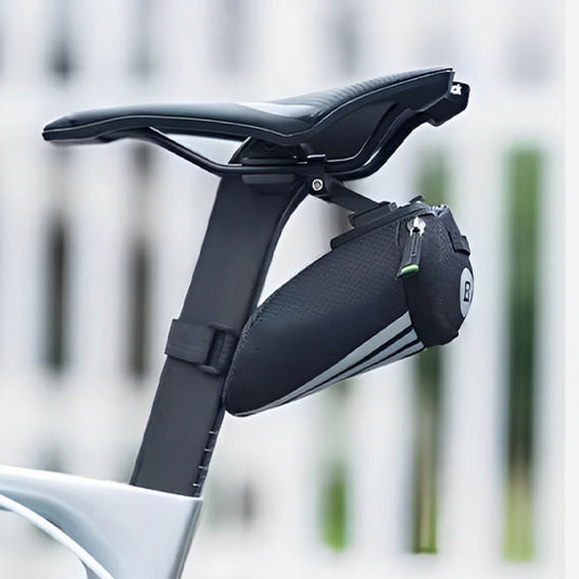 sacoche_de_selle_avec_attache_rigide_et_velcro_sur_siege_veloo