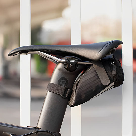 sacoche_de_selle_sur_velo_large_cadree