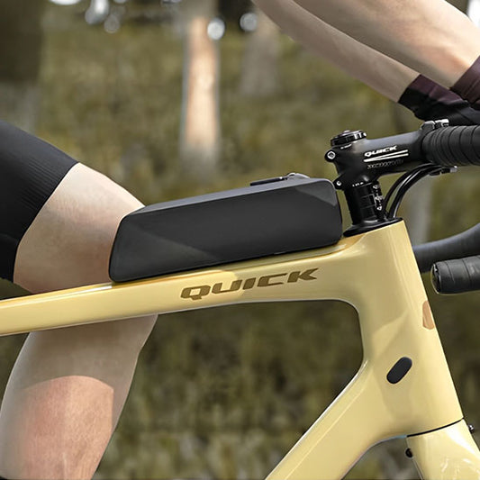 sacoche_velo_cadre_noire_ressemblant_etuie_crayo