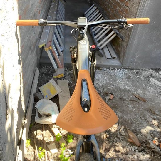 Selle de velo marron large avec canal de decompression
