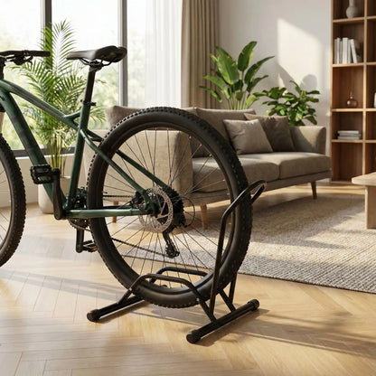 support-bicyclette-vtt-vert-et-noir-dans-salle-de-sejour