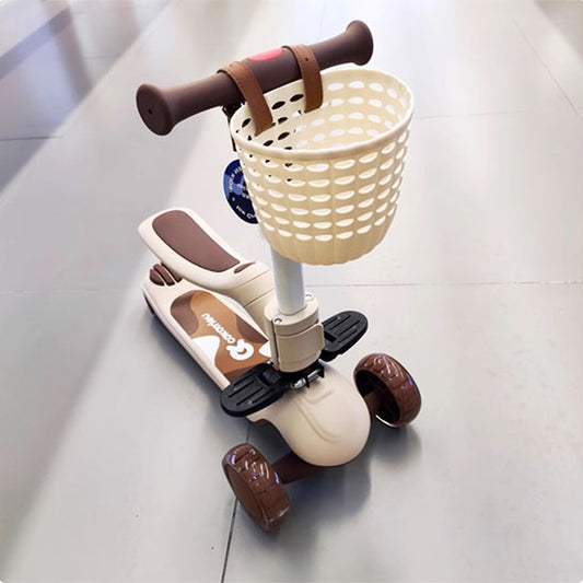 trottinette blanche et brune pour bambin décoré de panier à vélo blanc mini