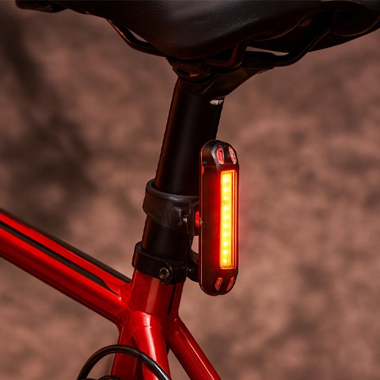 vélo éclairage arrière sur cadre selle