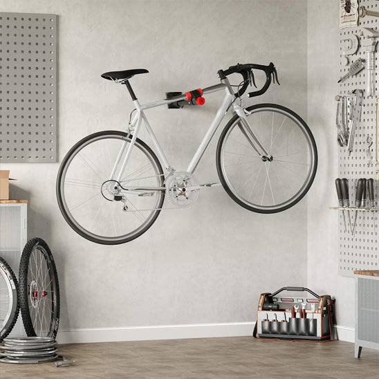velo_blanc_noir_installer_sur_mur_blanc_horizontalment_avec_support_velo_mural_noir_et rouge