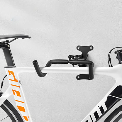 velo de course clean accrocher mur blanc par support velo noir double prise avec protection caoutchouc