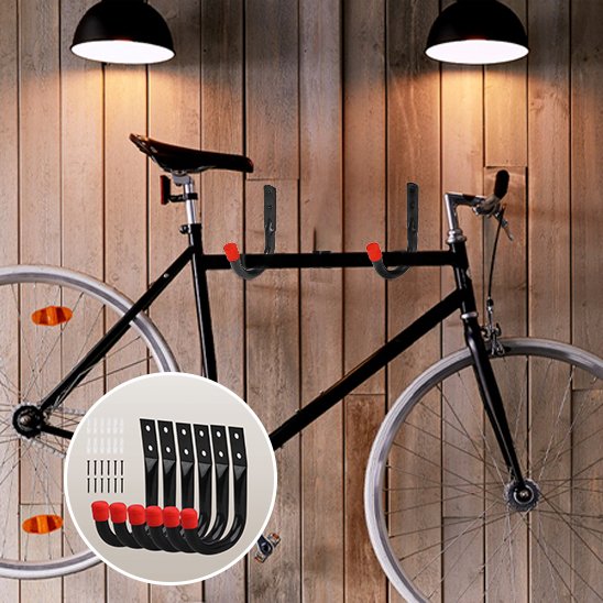 velo de route noir suspendu au mur en planches brunes avec crochets support mural pour velo