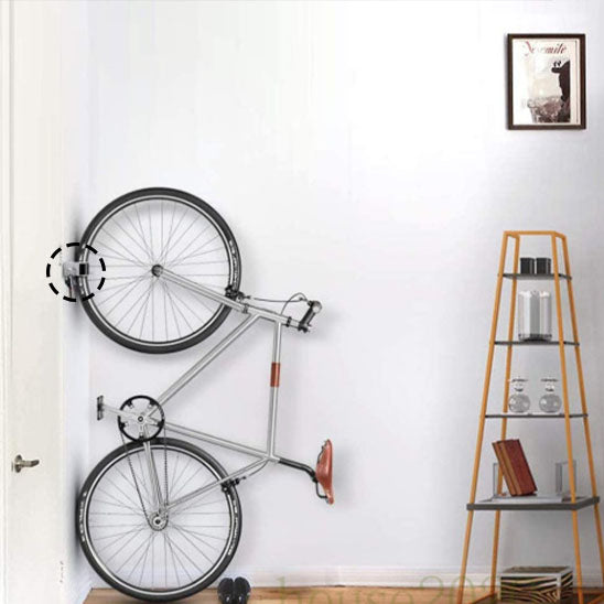 velo hauteur plancher installer verticalement au mur retenu roue par  support velo 